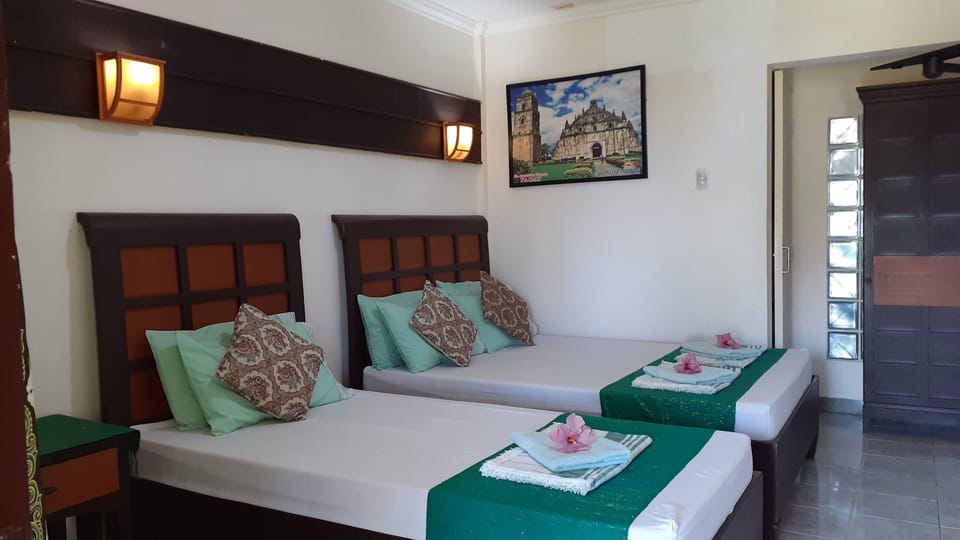 Deluxe Double or Twin Room, 1 Bedroom, Garden View | Individually decorated, individually furnished, bed sheets