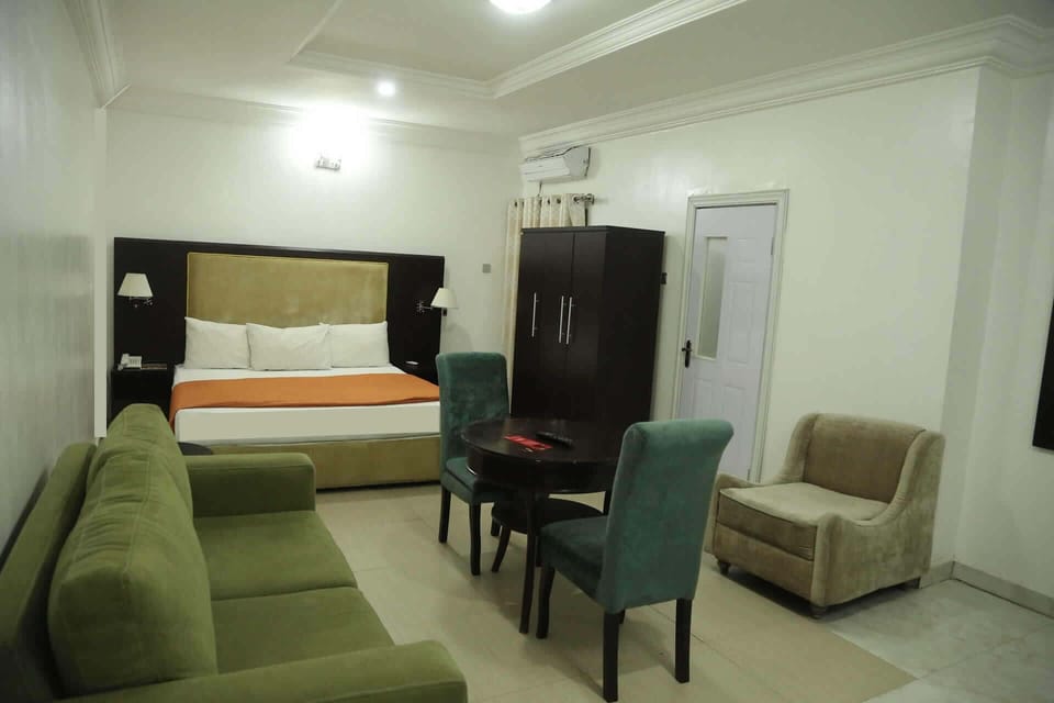Standard Room | Living area | 32-inch flat-screen TV with satellite channels, TV
