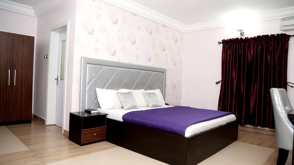 Luxury Room | 1 bedroom, individually decorated, individually furnished, desk