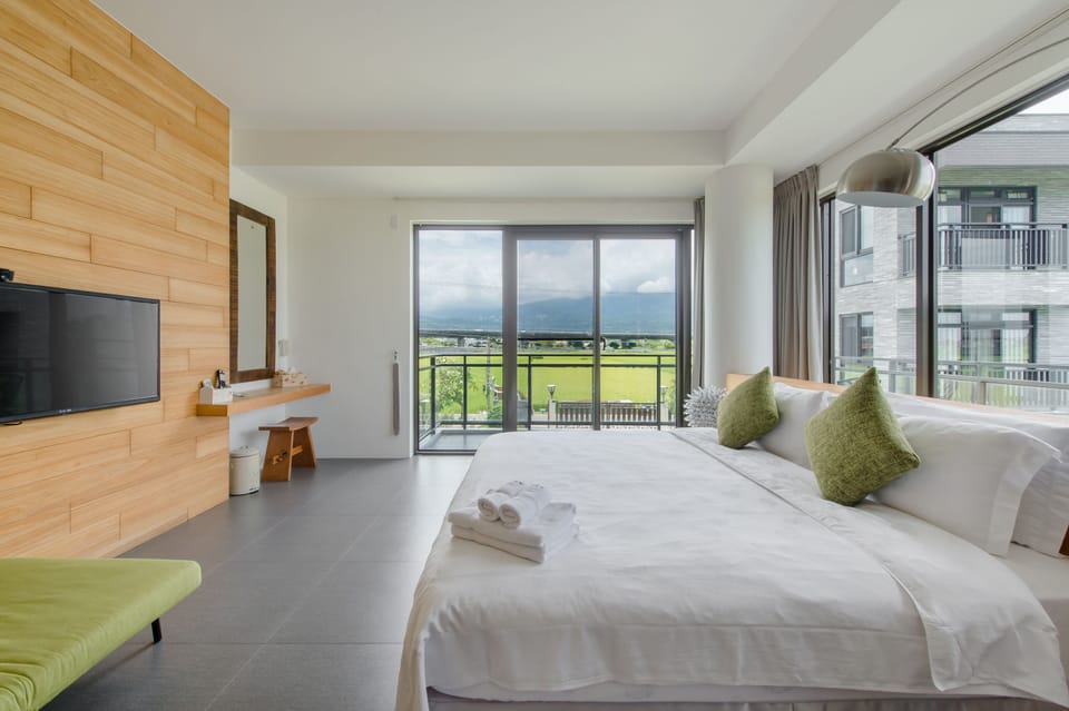 Deluxe Double Room with Bathtub | Individually decorated, individually furnished, soundproofing, free WiFi