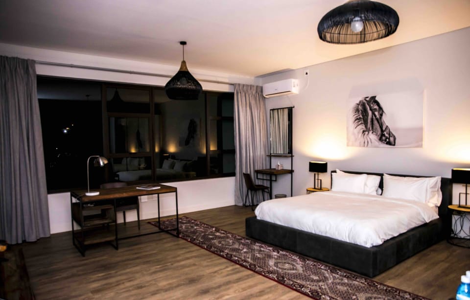 Luxury Room | Laptop workspace, WiFi (free), individually decorated, bed sheets