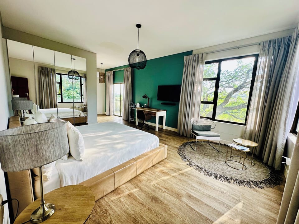 Luxury Double Room | Laptop workspace, WiFi (free), individually decorated, bed sheets