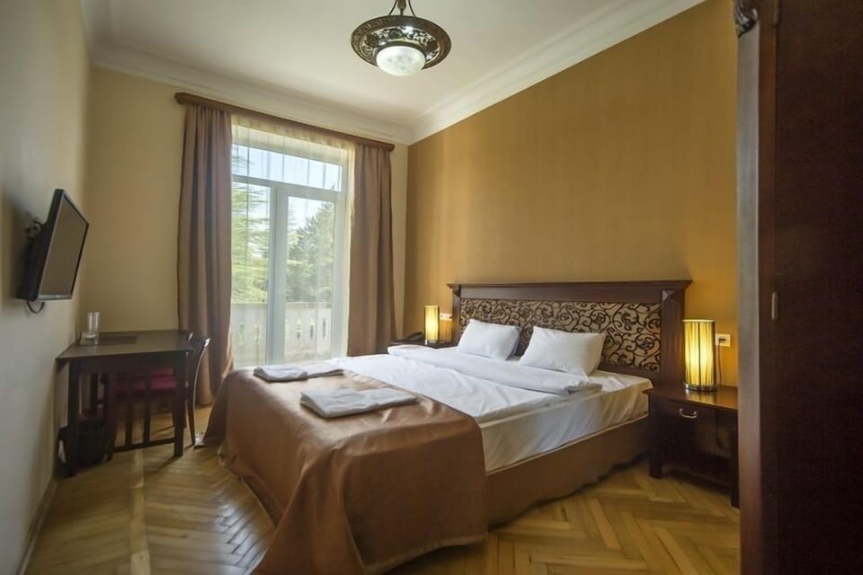 Suite | In-room safe, desk, blackout drapes, free cribs/infant beds
