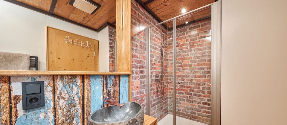 Apartment | Bathroom | Shower, towels