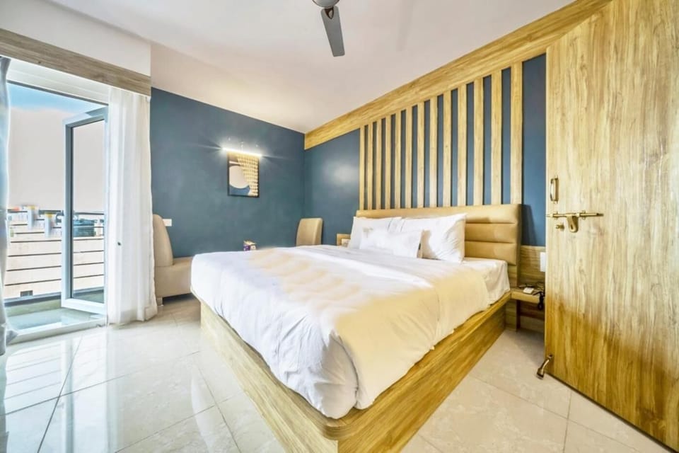Egyptian cotton sheets, premium bedding, down comforters, pillowtop beds