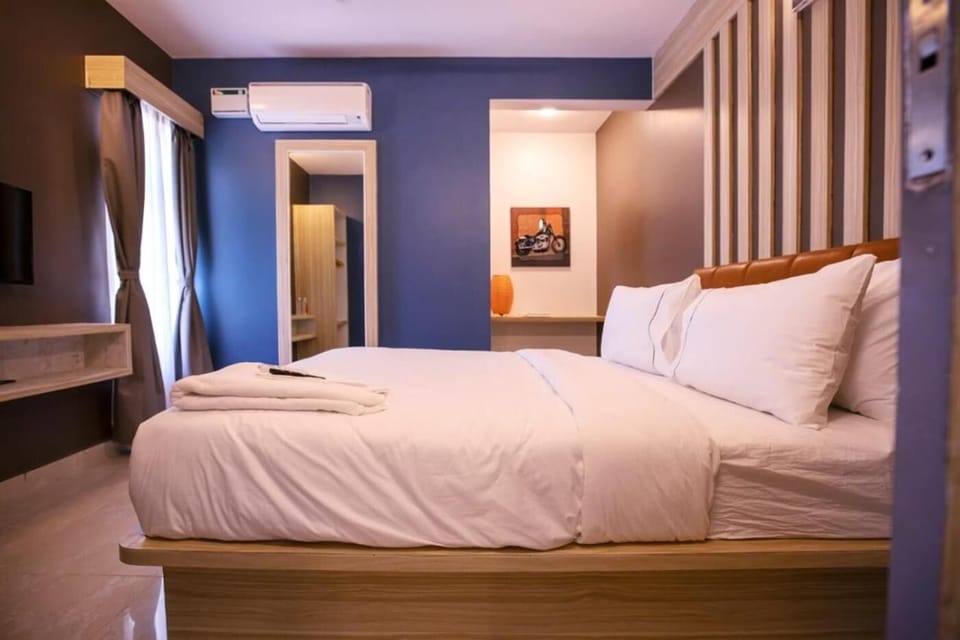 Egyptian cotton sheets, premium bedding, down comforters, pillowtop beds