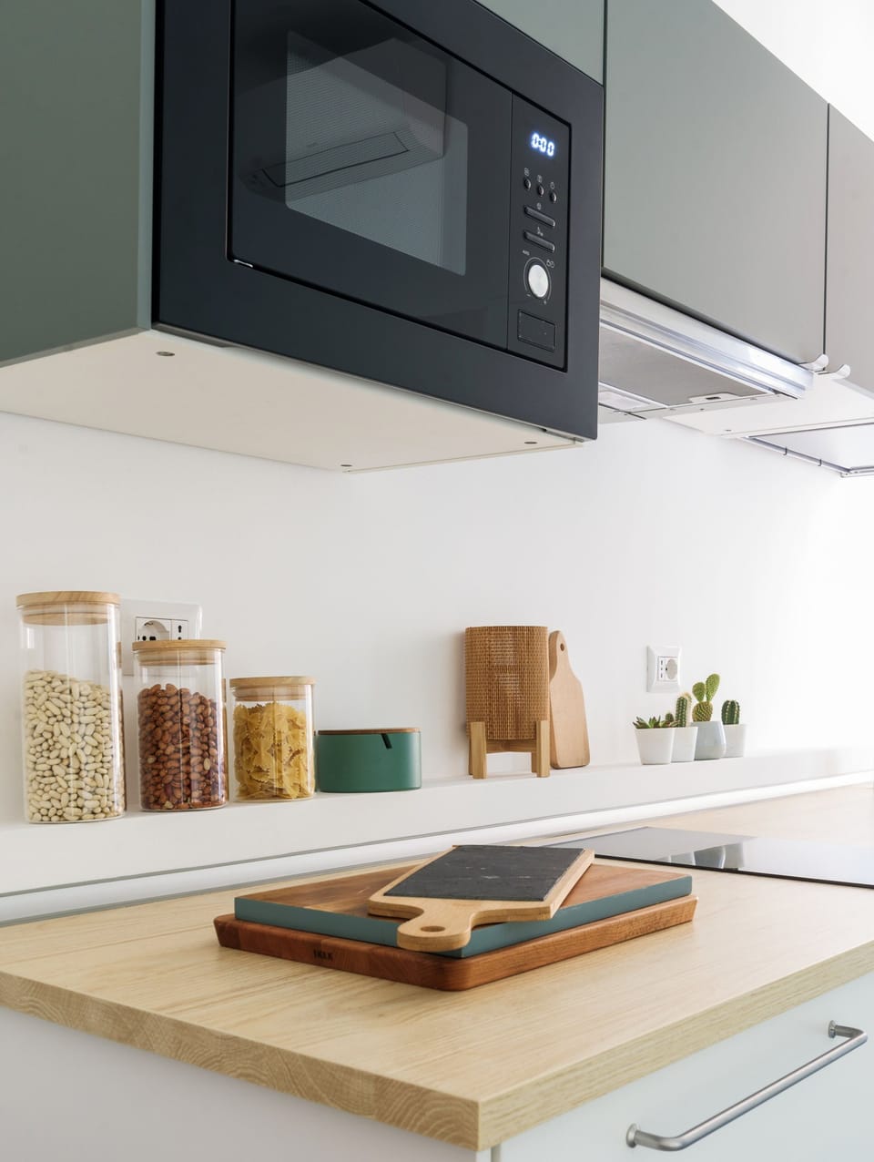 Apartment, 1 Bedroom | Private kitchen | Full-size fridge, microwave, oven, stovetop
