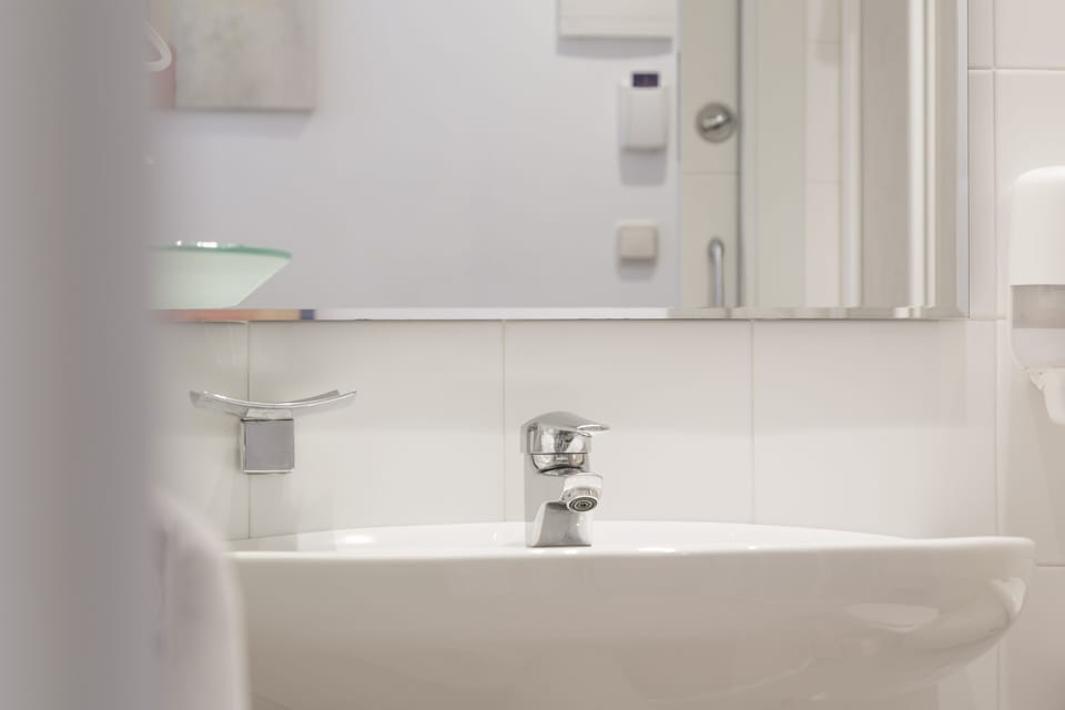 Double Room | Deep soaking bathtub