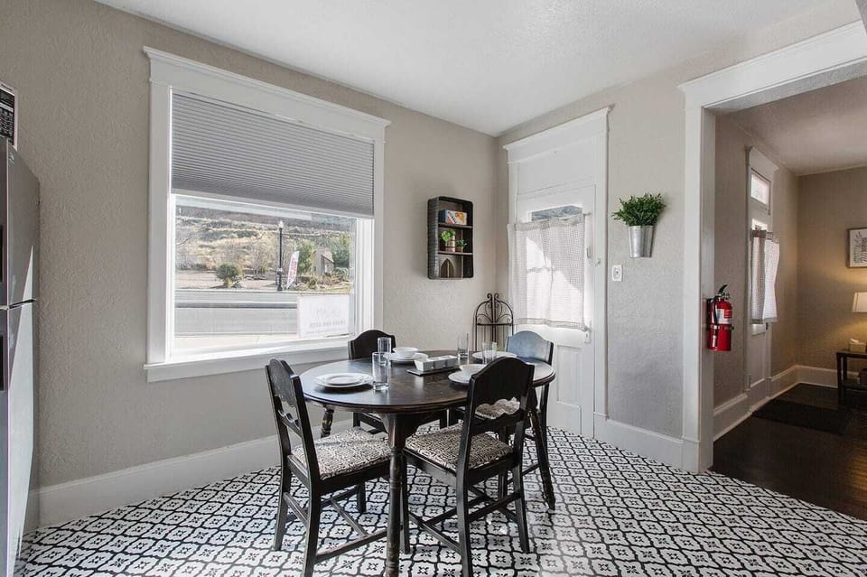 Suite 2 Dining Area