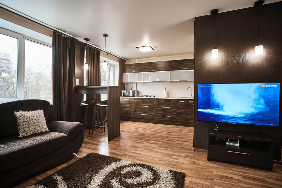 Studio Apartment | Iron/ironing board, WiFi (free), bed sheets