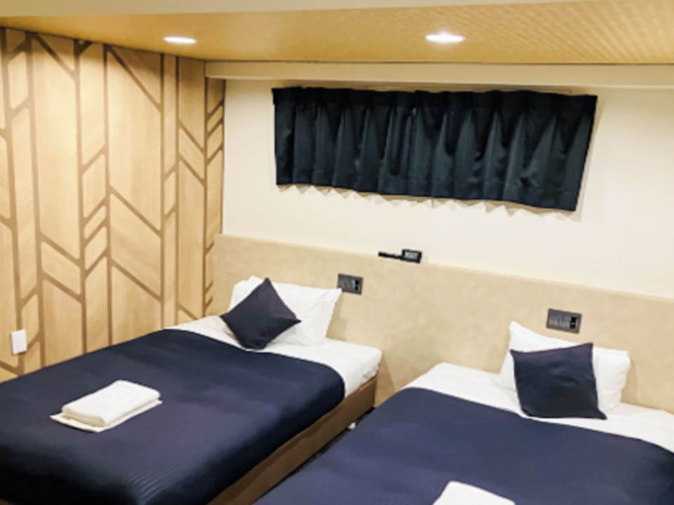 Twin Room, Smoking | Individually decorated, desk, blackout drapes, free WiFi
