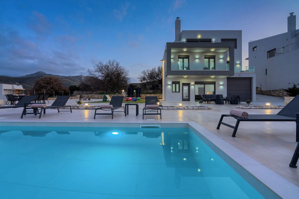 Mare Monte Villa and its beautifull outdoor area !