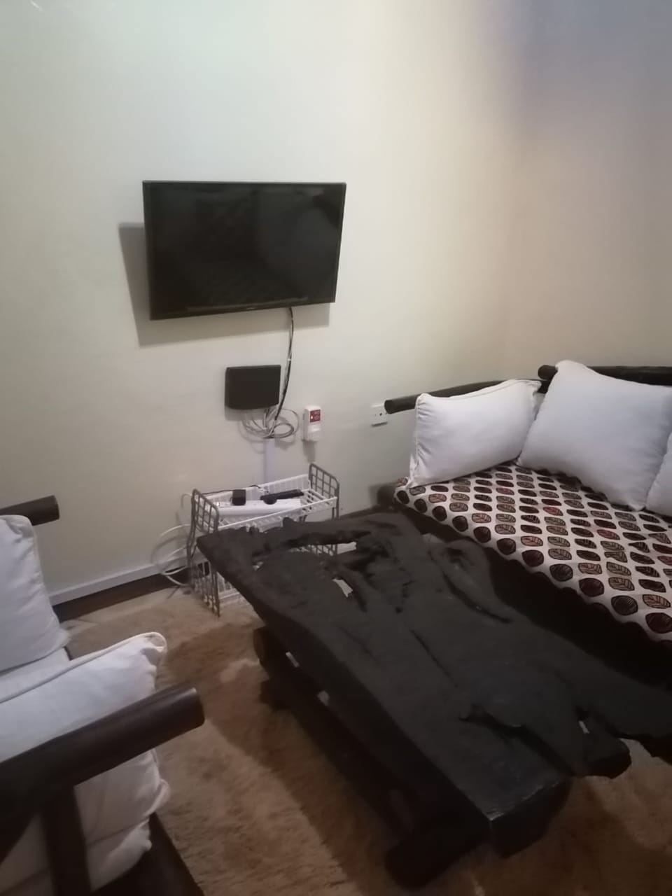 Apartment, 2 Bedrooms | Living room | 32-inch flat-screen TV with cable channels, TV