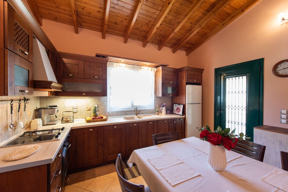 Family House | Private kitchen | Fridge, oven, stovetop, dishwasher