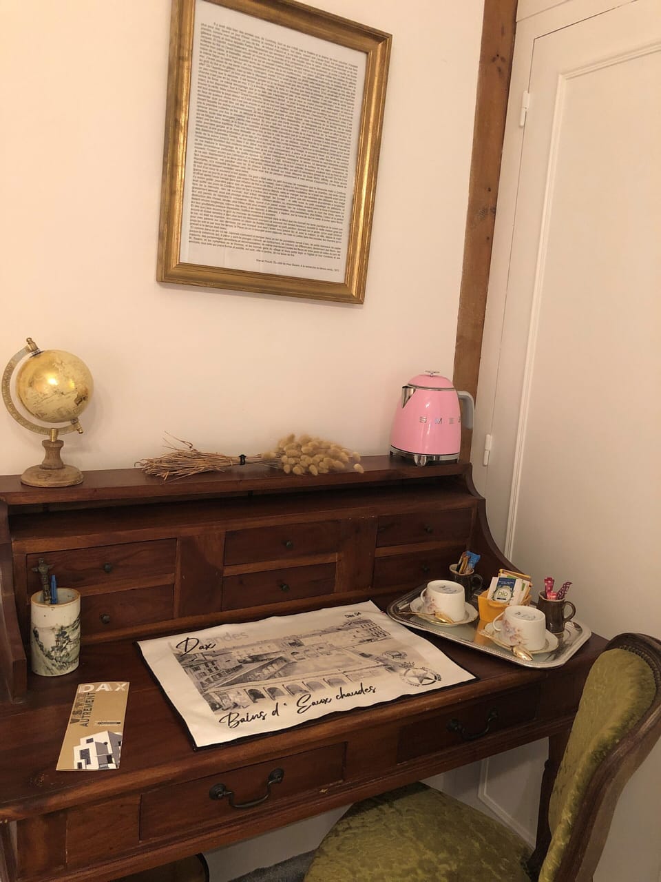 Double or Twin Room (Rose) | Living area