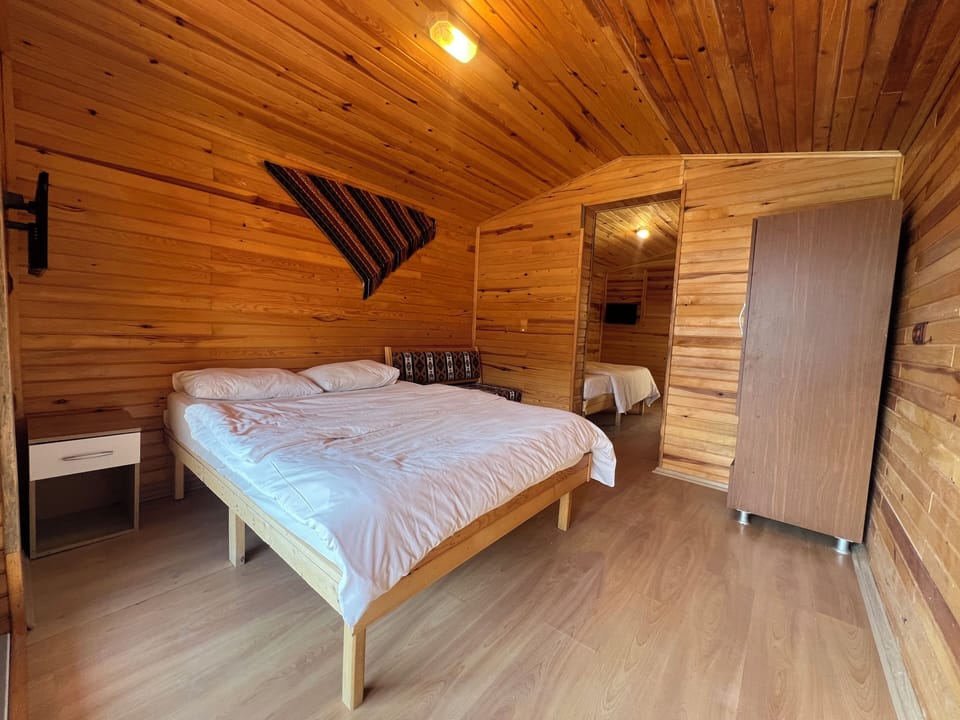Deluxe Room, Balcony, Mountain View | Soundproofing, free WiFi, bed sheets