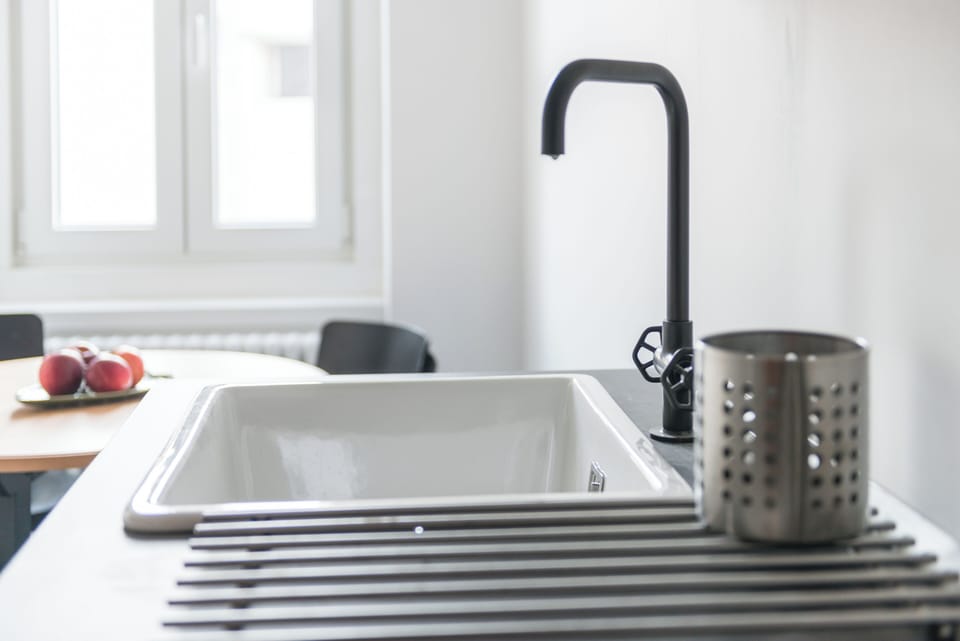 Full-size fridge, microwave, stovetop