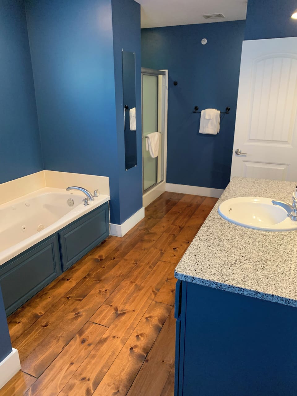 Clean bathrooms with fresh towels upon your arrival!