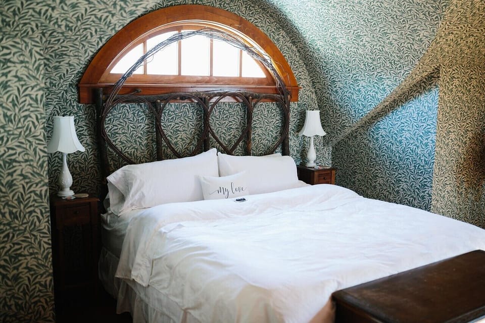 Luxury Single Room | Desk, soundproofing, iron/ironing board (on request), WiFi (free)