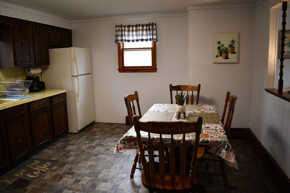 Comfort Townhome | In-room dining