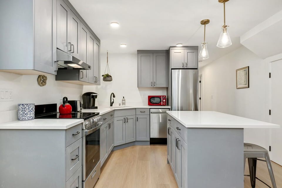 Lots of dishes and cooking basics provided. 
