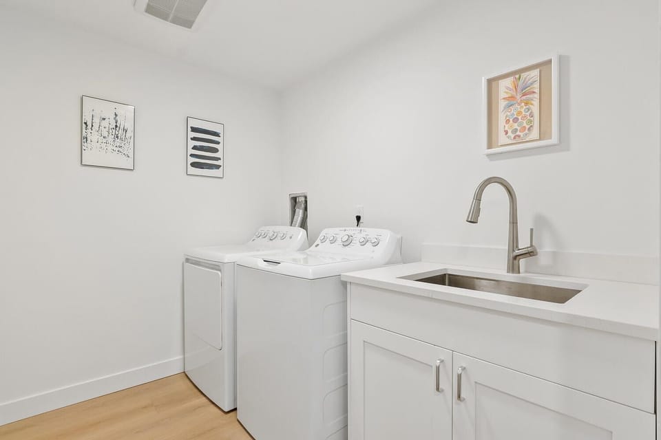 Full size laundry room for your use.