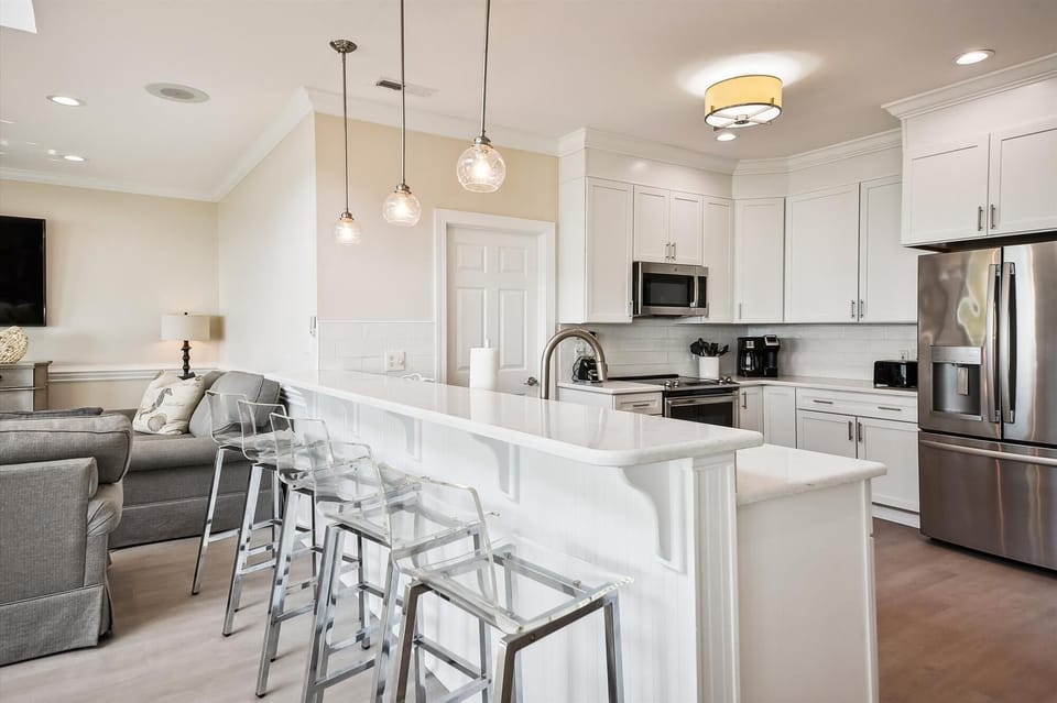 All modern appliances to make meal preparation a breeze.