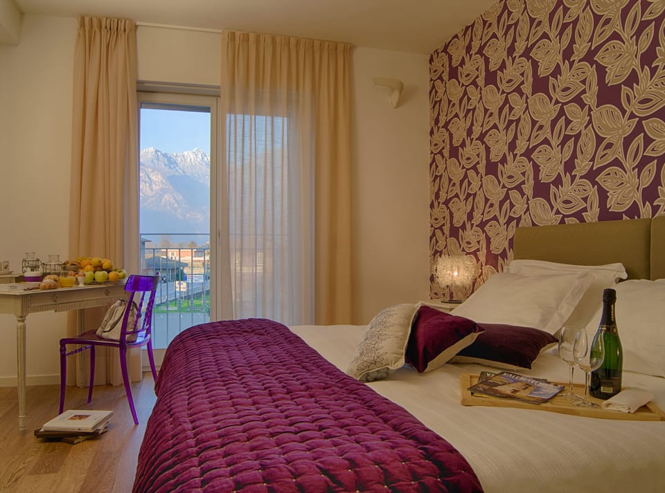 Premium bedding, down comforters, minibar, in-room safe