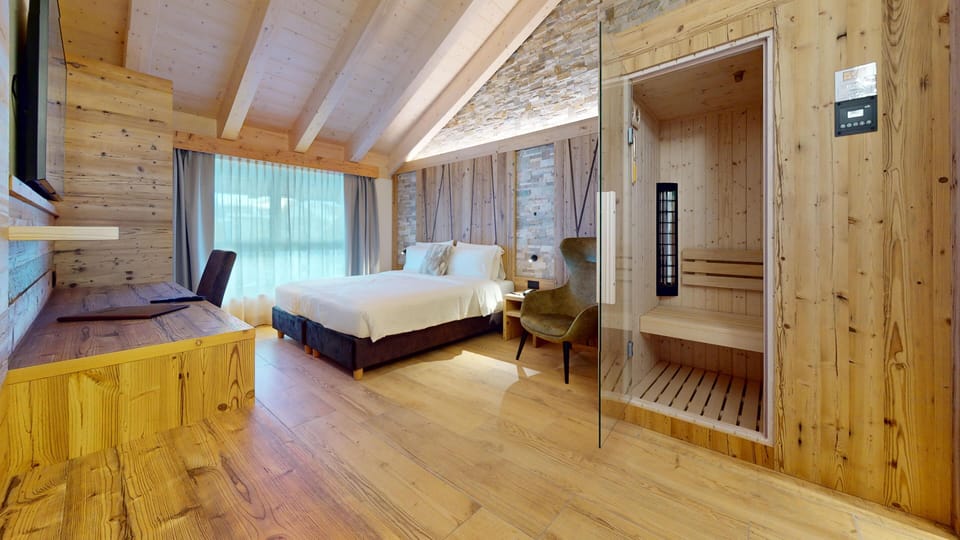 La Romantica Luxury Suite | In-room safe, soundproofing, free WiFi, bed sheets