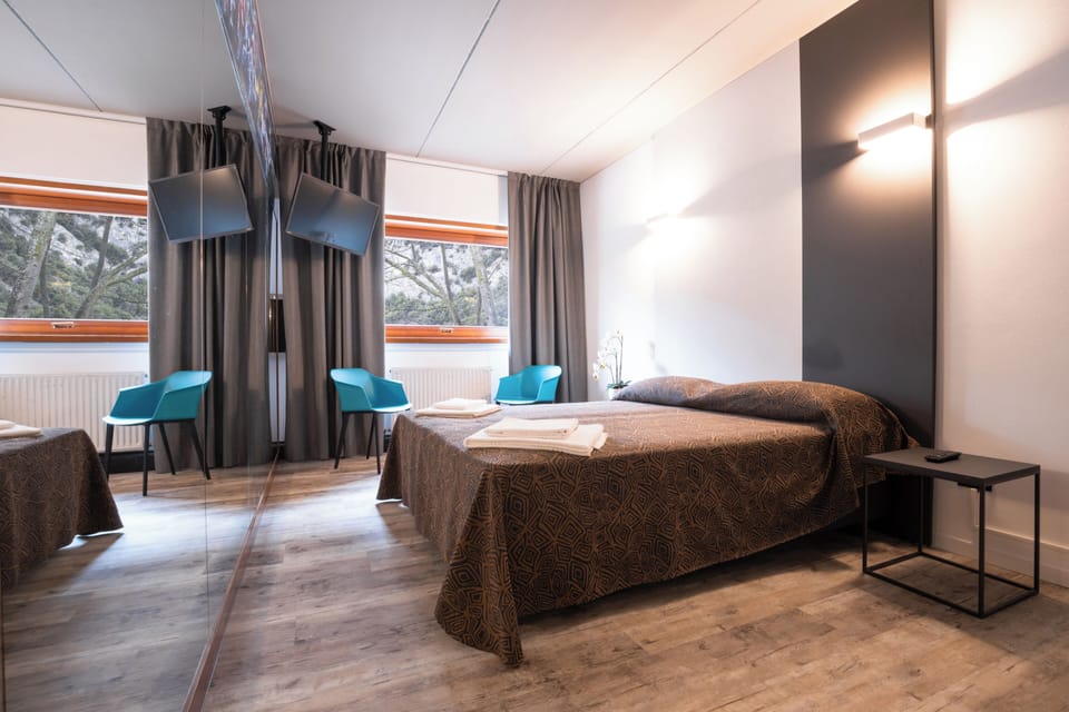 Superior Double or Twin Room | In-room safe, desk, free WiFi