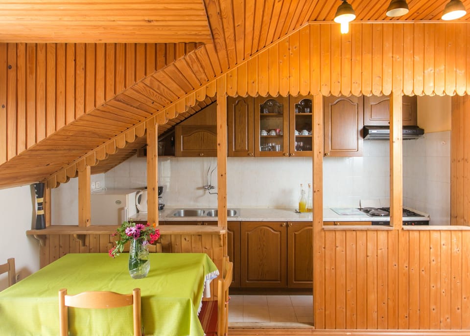 One bedroom apartment with balcony, sea view | Private kitchen | Stovetop, coffee/tea maker, electric kettle, cookware/dishes/utensils