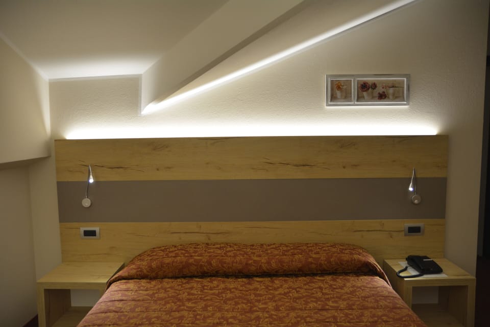 Down comforters, in-room safe, desk, free WiFi