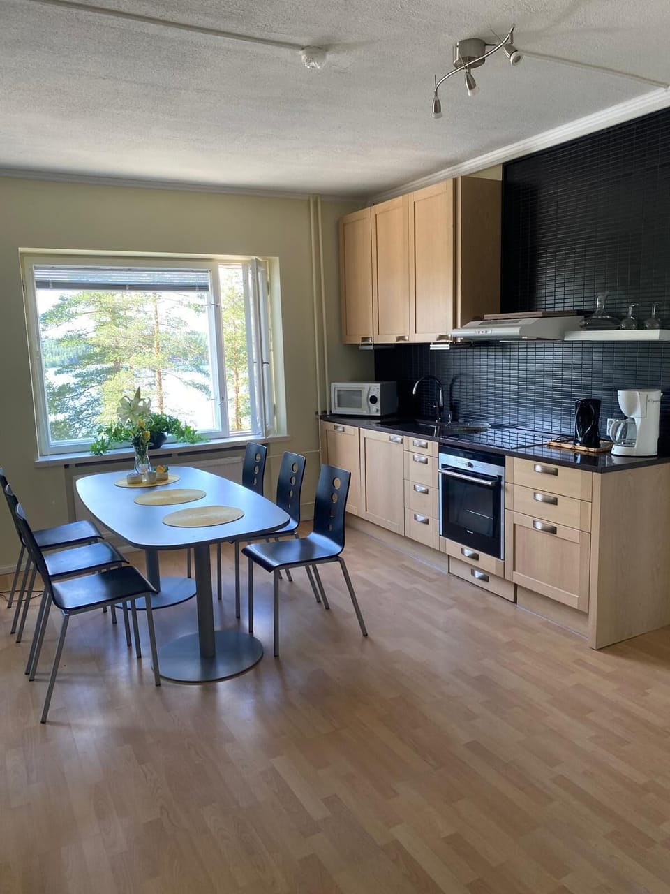 Superior Suite with jacuzzi | Iron/ironing board (on request), bed sheets
