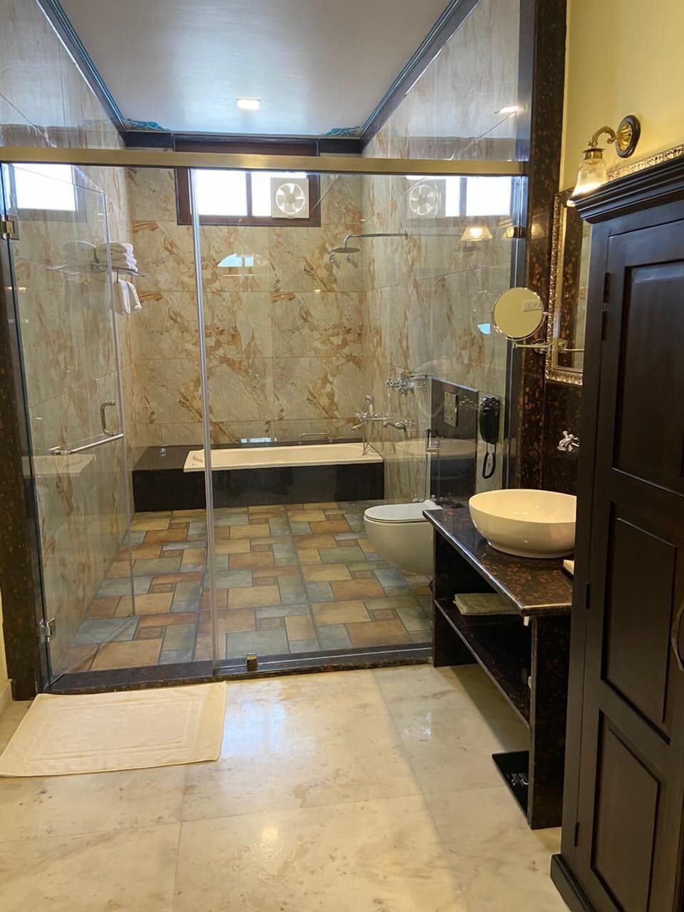 Royal Suite Room | Bathroom | Separate tub and shower, free toiletries, hair dryer, bathrobes