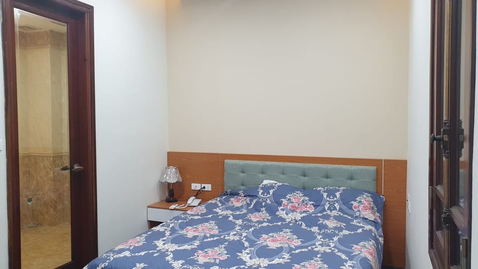 Standard Room | Minibar, desk, laptop workspace, blackout drapes