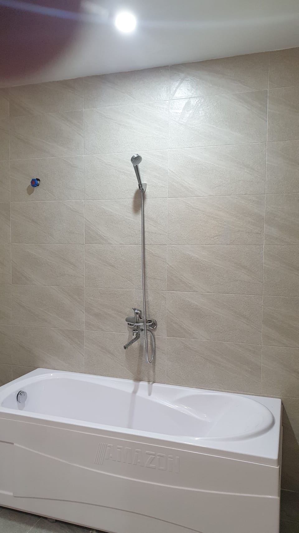Superior Room | Bathroom | Shower, free toiletries, hair dryer, slippers