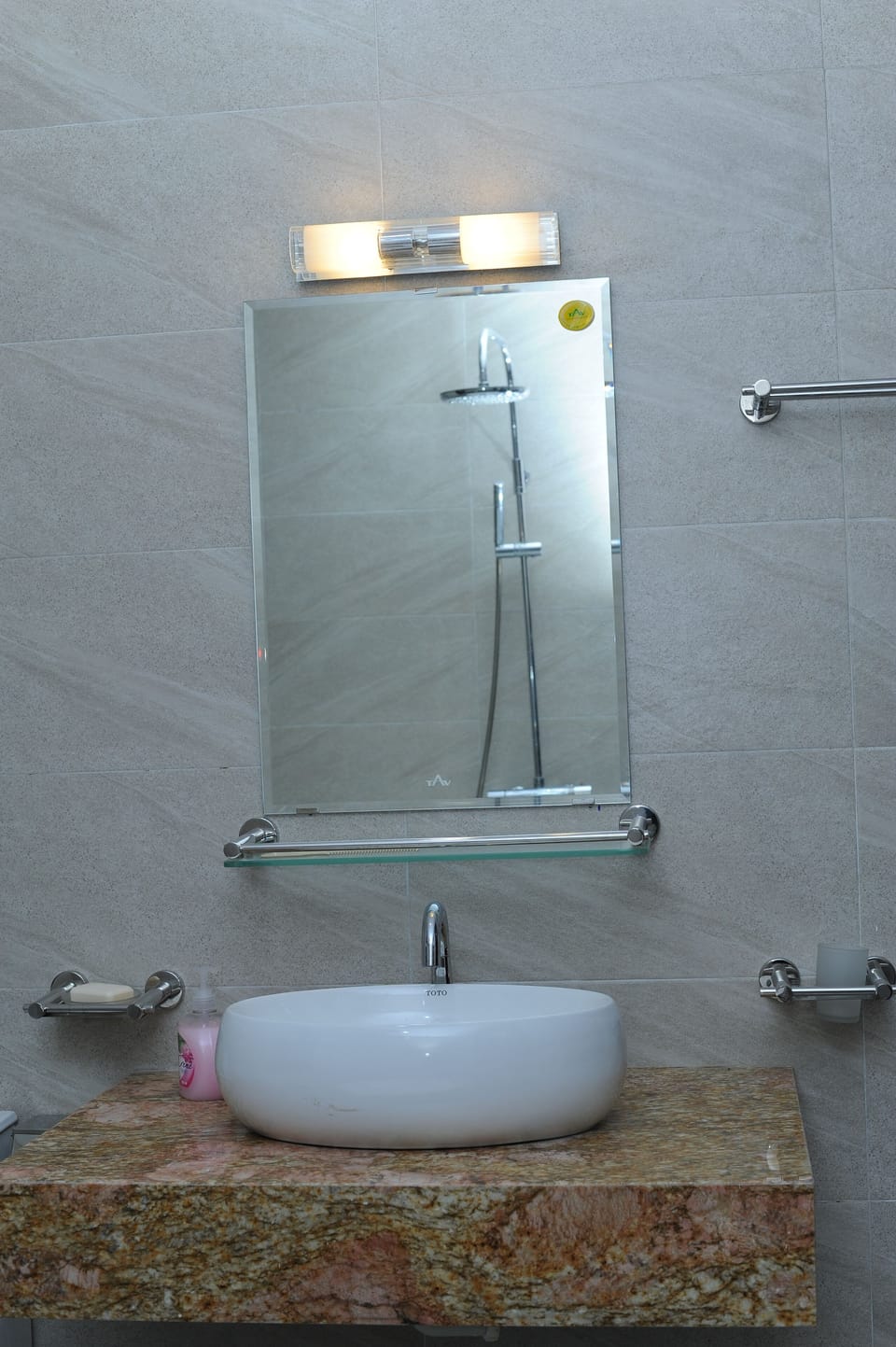 Bathroom sink