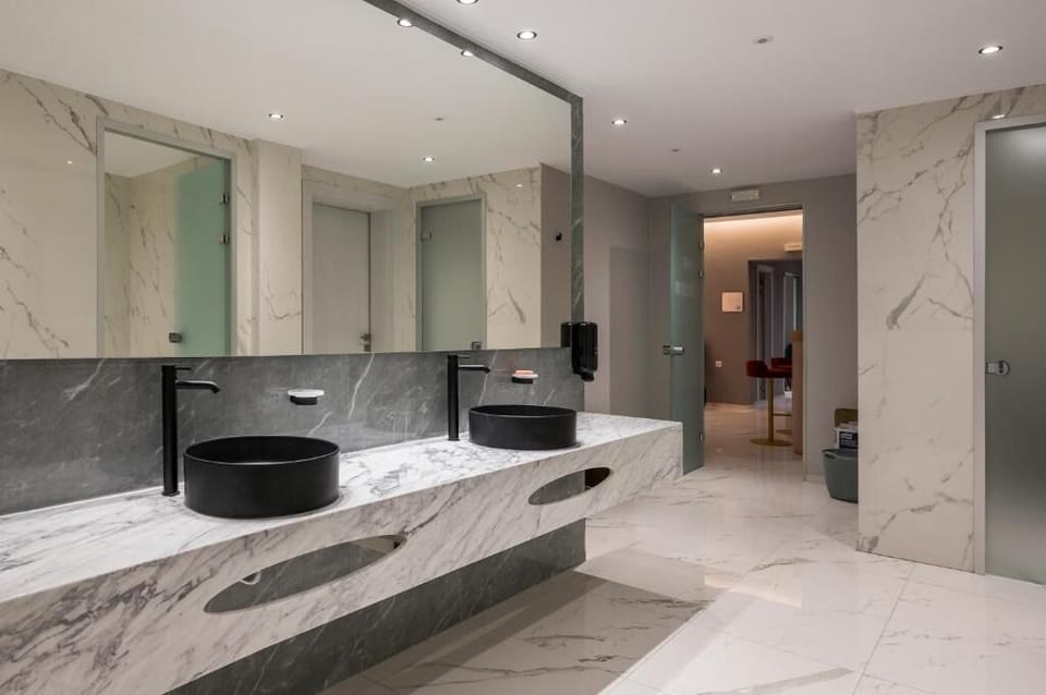 Sauna, Turkish bath, Thai massages, facials, massages