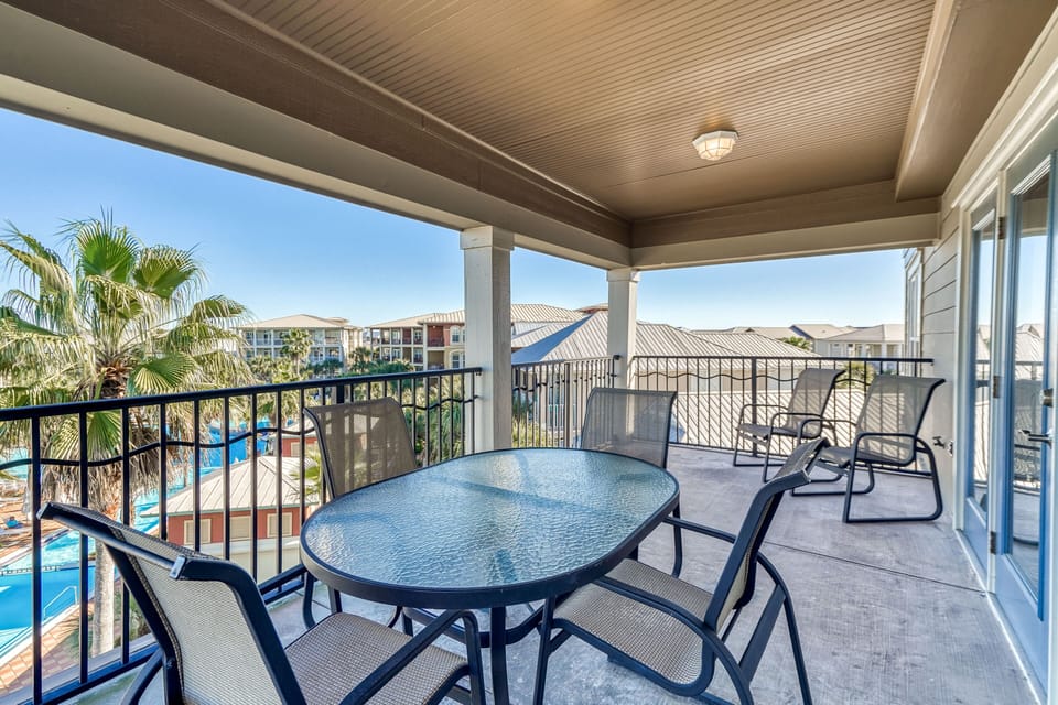 Oversize Balcony with Views of the Lagoon Pool!