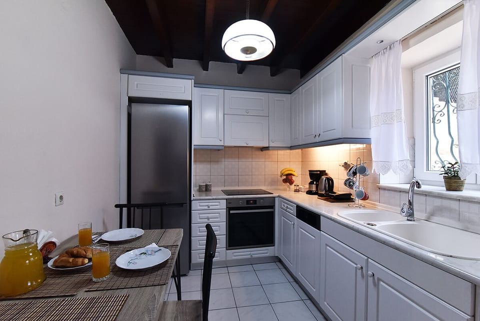 House | Private kitchen | Full-size fridge, microwave, stovetop, dishwasher