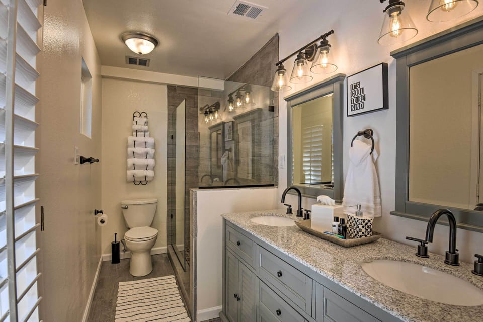 Full Bathroom | Linens & Towels