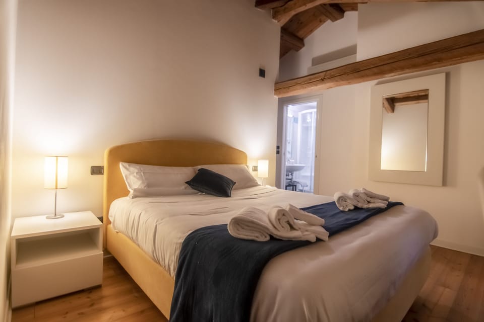 Double Room | Desk, cribs/infant beds, free WiFi, bed sheets