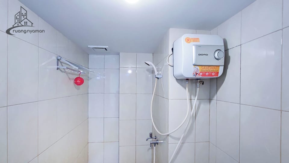 Shower, bidet, towels, soap