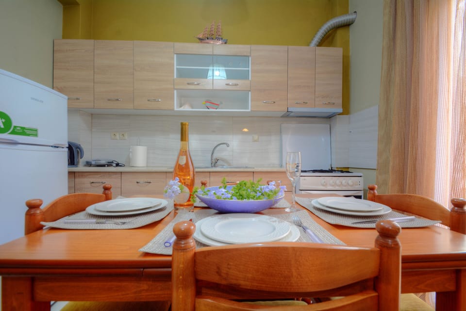 Apartment, 2 Bedrooms | Private kitchen | Fridge, coffee/tea maker, toaster, cookware/dishes/utensils