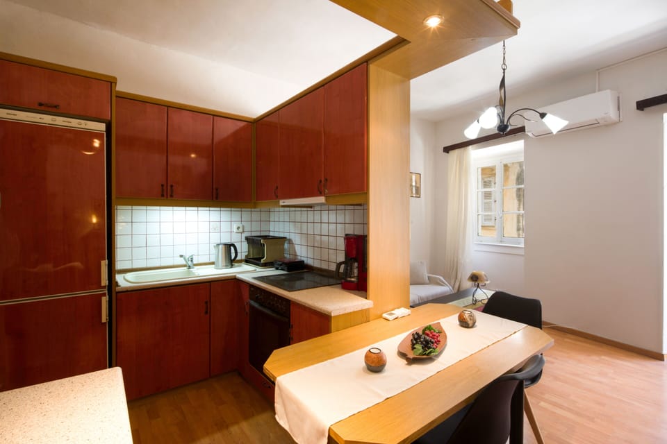 Apartment | Private kitchen | Fridge, oven, stovetop, coffee/tea maker