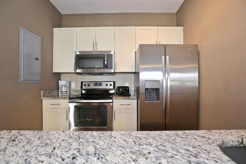 Well-equiped kitchen with granite countertops