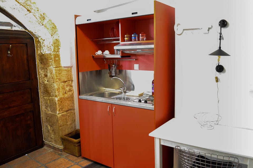 Studio, Ground Floor | Private kitchenette | Fridge