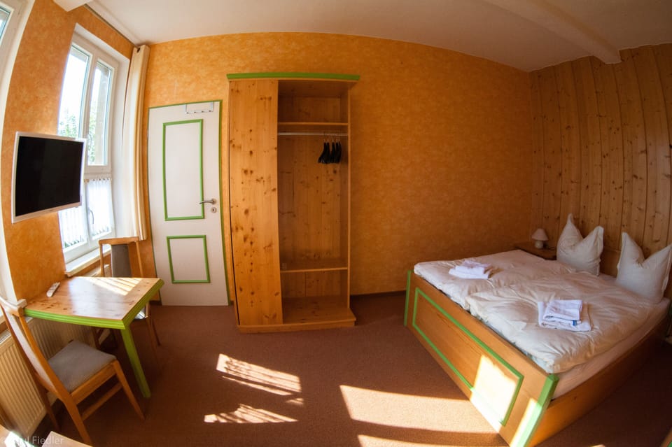 Classic Double or Twin Room | Individually decorated, bed sheets