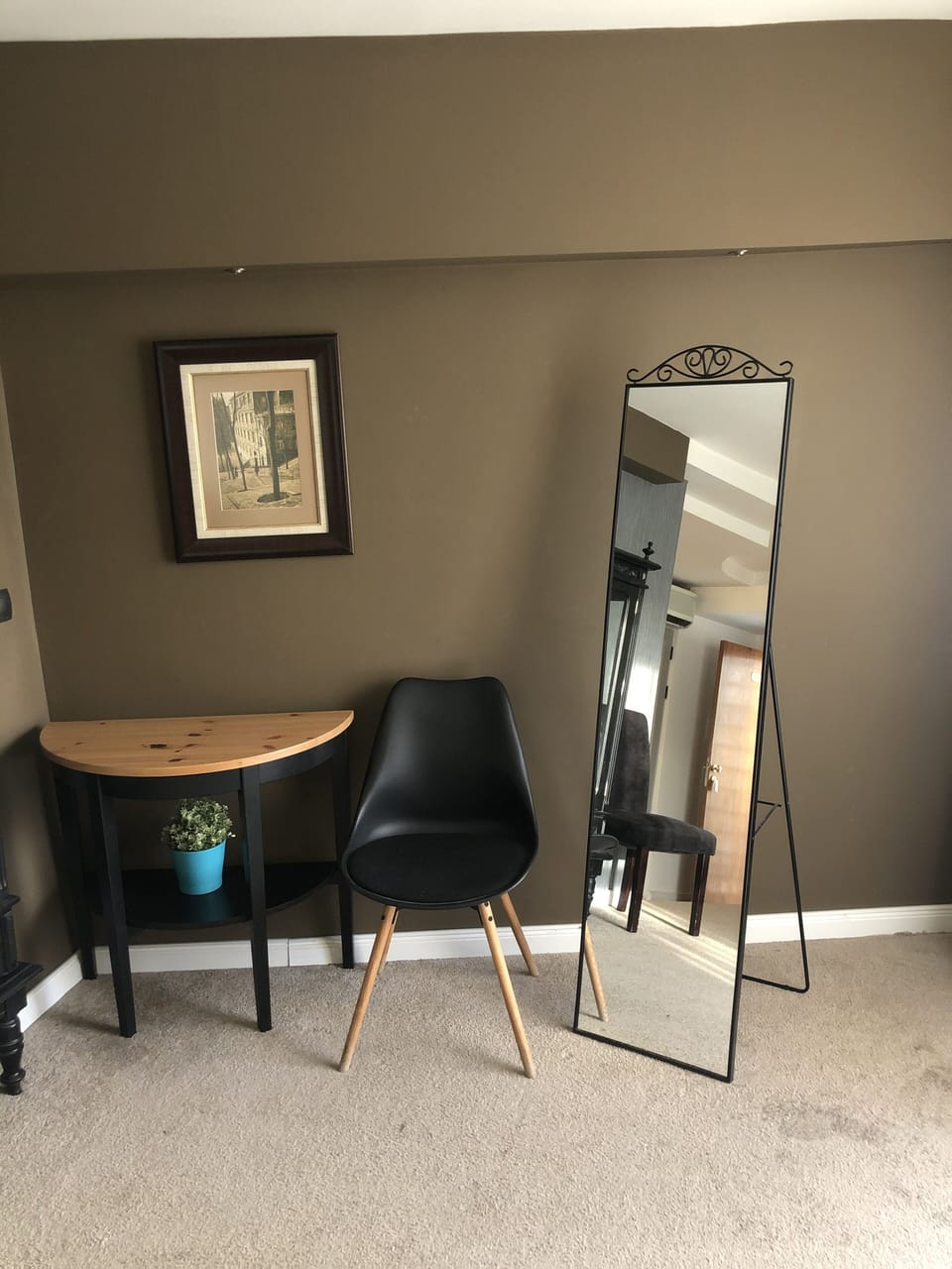 Deluxe Suite, Balcony, Courtyard View | Living area | Flat-screen TV