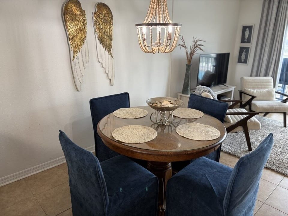 Condo, 2 Bedrooms | Dining